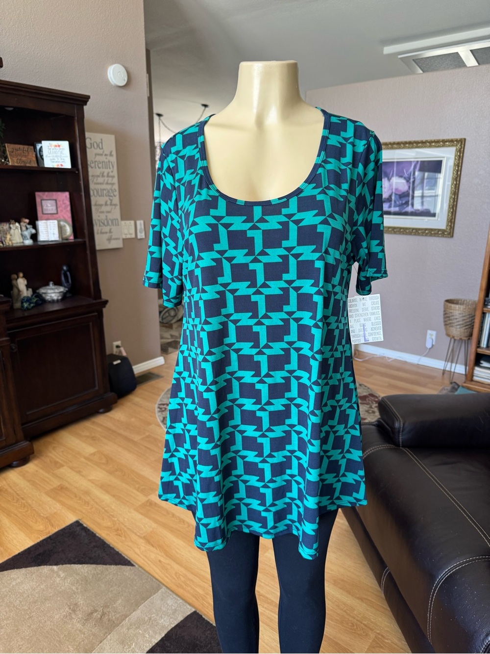LuLaRoe Perfect T green & black print scoop neckline tunic-size L-NWT